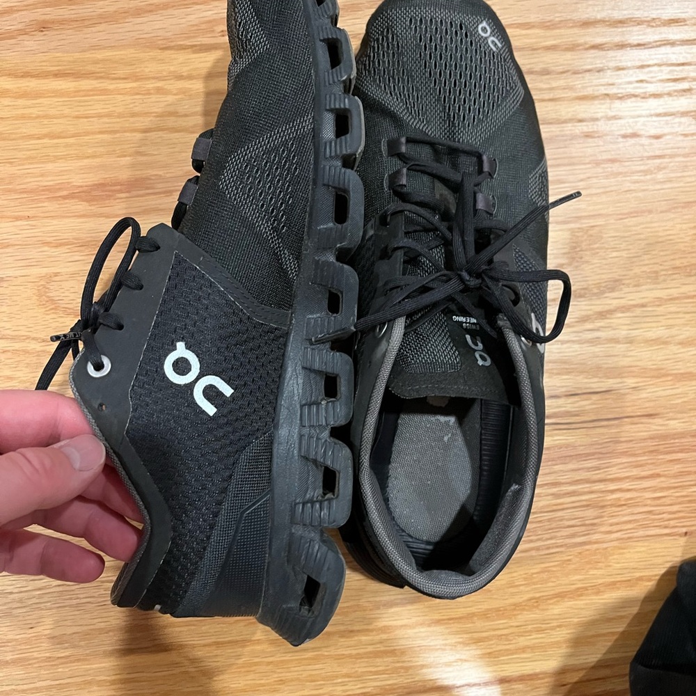 On Running Cloud size 9.5 black